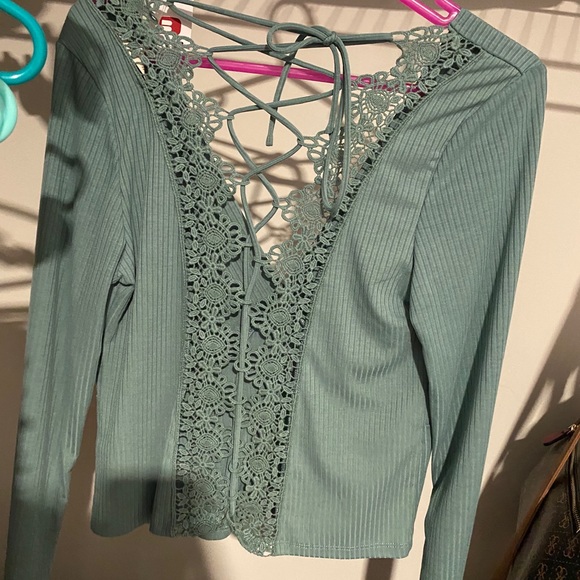 Crop top - Picture 3 of 3